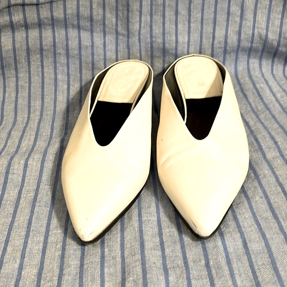 Alumnae White Leather Flats